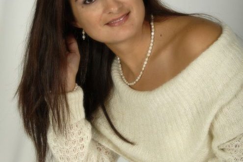 woman-875517_1280-1-495x700