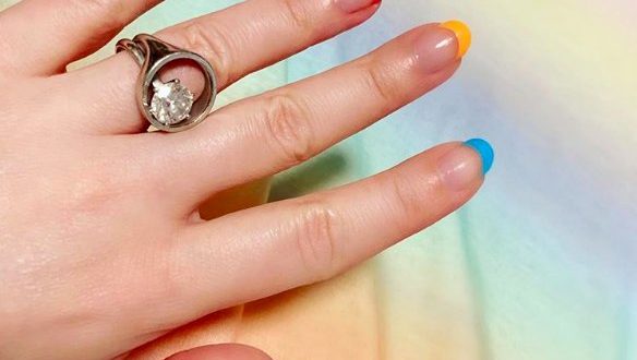 raznotsvetnyy-manikyur