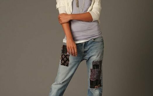 te-kto-predpochitaet-bolee-sderzhannye-obrazy-mogut-ogranichitsya-nebolshimi-vstavkami-zaplatkami-na-dzhinsah-nadev-ih-s-neytralnogo-tsveta-kardiganom-foto-pix-feed-com