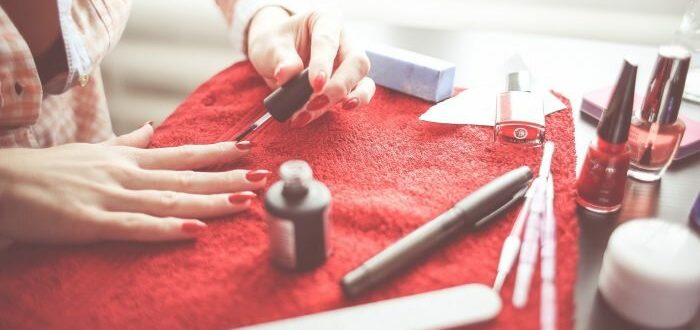 manikyur-otlichitelnaya-cherta-uhozhennoy-zhenschiny-foto-pixabay-com