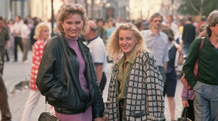 Женщины из 90-х (Фото: cosmopolitan.ru)