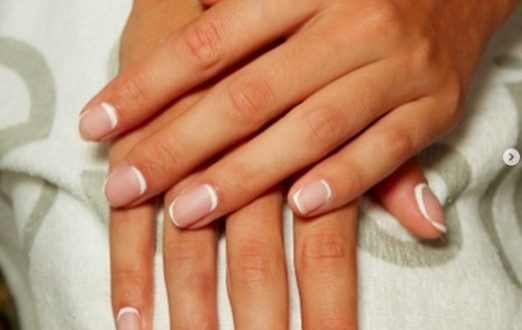 belyy-manikyur-matovyy