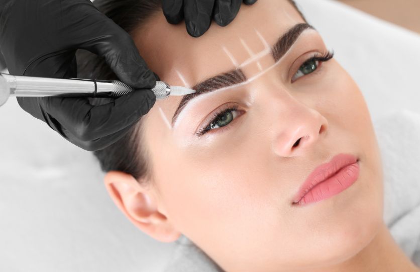 Перманентный макияж бровей: особенности и преимущества процедуры
