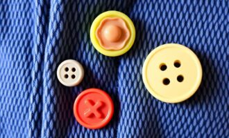 Детские пуговицы: маленькие детали, которые делают вещи живыми