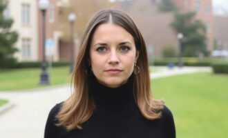 Как носить чёрную водолазку: стильные и честные решения на каждый день
